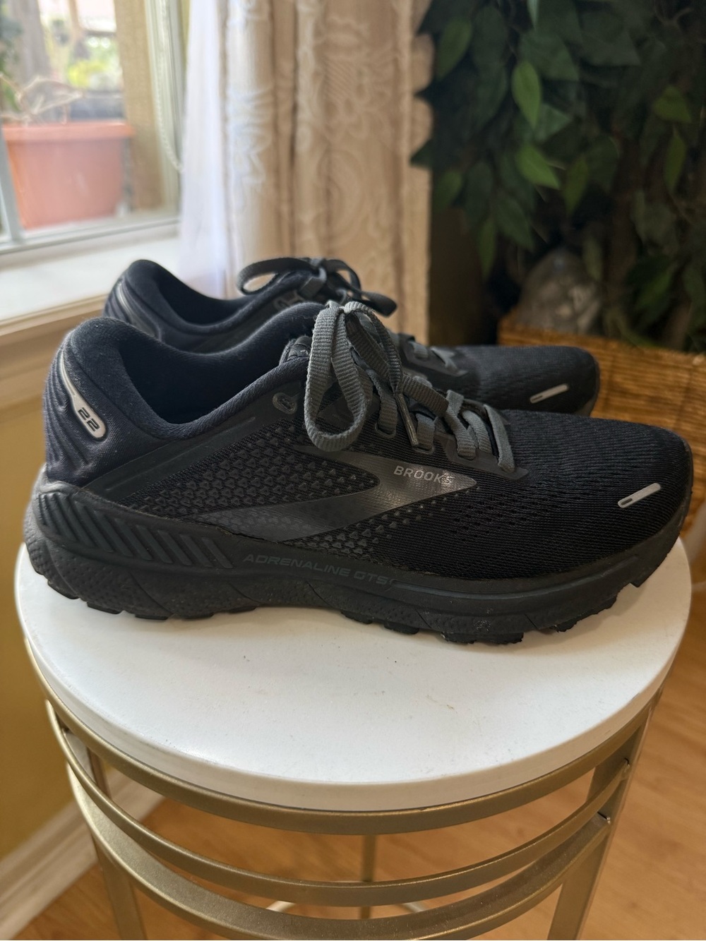 Brooks Adrenaline GTS 22 Women’s Size 7 B Black Running Shoes Sneakers